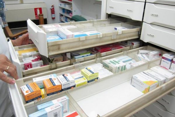 La FEFE pide limitar la apertura de nuevas boticas