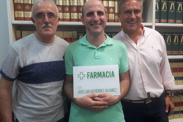 José Luis Gutiérrez estrena titularidad de farmacia en Granada