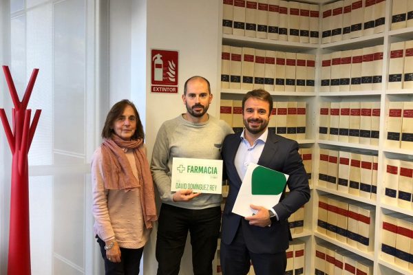David Domínguez Rey estrena titularidad de farmacia en Frades (A Coruña)