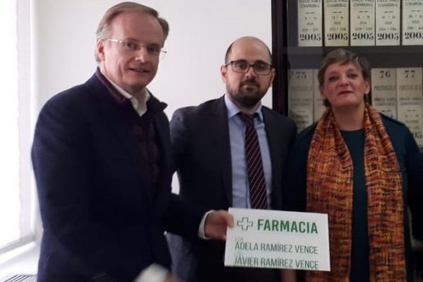 Adela Ramírez y Javier Ramírez estrenan titularidad de Farmacia en Madrid