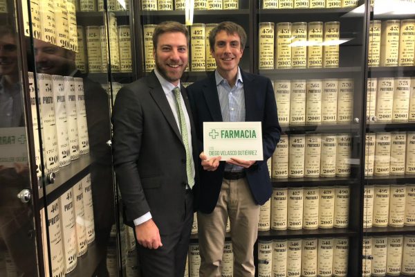 Diego Velasco estrena titularidad de Farmacia en Madrid