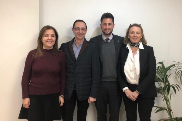 Sofía Ortíz estrena titularidad de farmacia en Barcelona