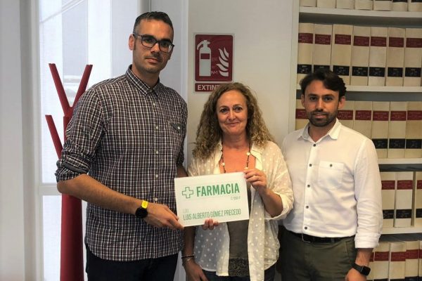Luis Alberto Gómez estrena titularidad de farmacia en Muxía