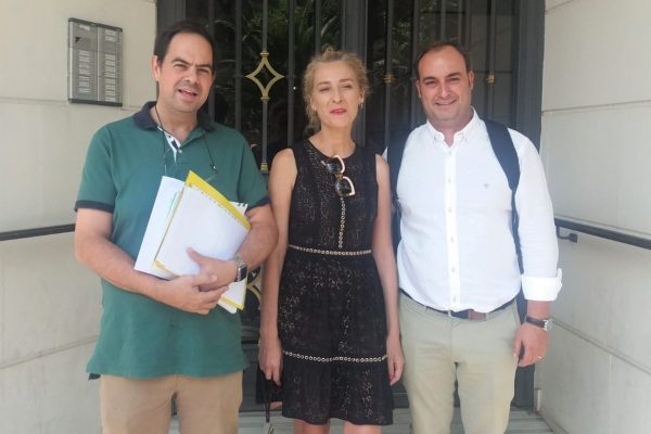 Alejandro Pluma y María José Piñero estrenan titularidad de farmacia en Nuñomoral (Cáceres)