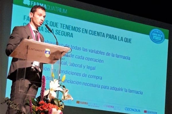 FarmaQuatrium señala las claves para la compra de una oficina de farmacia a los estudiantes de farmacia alicantinos