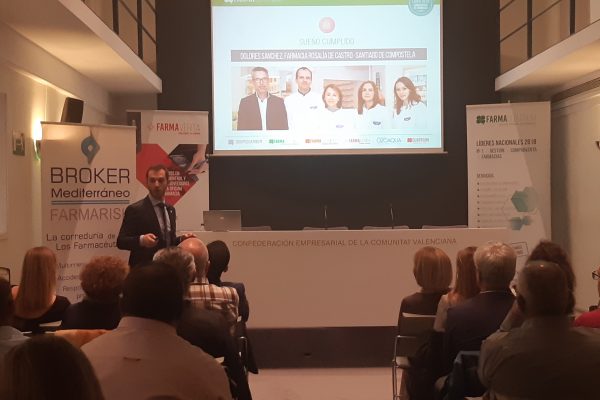 Más de un centenar de farmacéuticos se actualizan en la gestión de la oficina de farmacia de la mano de FARVAL y Grupo Quatrium