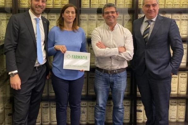 Mª del Carmen González estrena titularidad de farmacia en Madrid