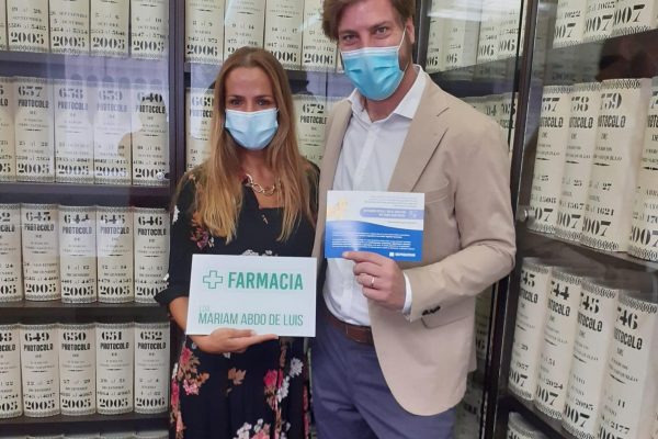 Mariam Abdo estrena titularidad de farmacia en Madrid