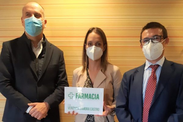 Verónica Zamora ya es nueva titular de farmacia en Alicante