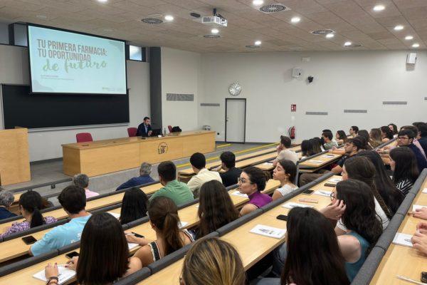 FarmaQuatrium explicó a 150 futuros farmacéuticos de la Universidad de Sevilla las oportunidades laborales para su futuro inmediato dentro del sector