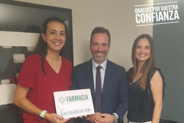Alba Castaño ya tiene su propia farmacia en Bellús