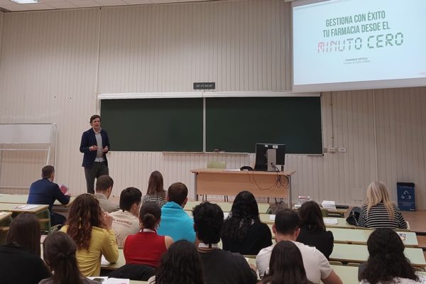 FarmaVerita compartió las claves de como ‘Gestionar una Farmacia con éxito desde el minuto cero’ en el Encuentro Europeo de Estudiantes