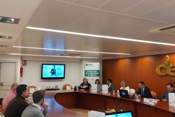 Los farmacéuticos coruñeses conocen las claves del éxito en la compraventa de una farmacia