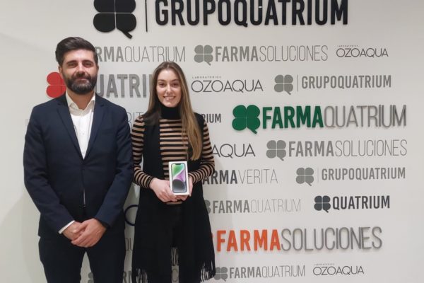 Anna Borges, ganadora del Sorteo FarmaQuatrium en el Congreso Nacional Farmacéutico