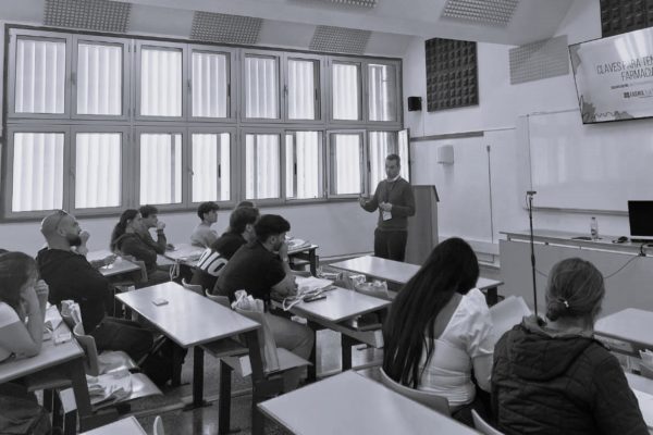 FarmaQuatrium ofrece a los universitarios de La Laguna las claves para convertirse en titulares de una Oficina de Farmacia