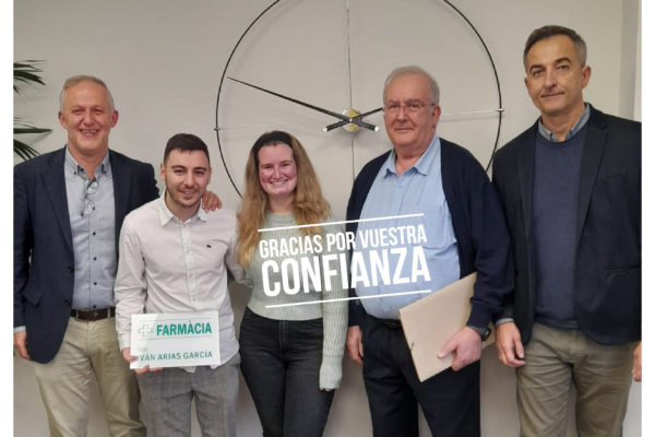 Iván Arias estrena titularidad de Farmacia en el barrio de El Carmel, Barcelona